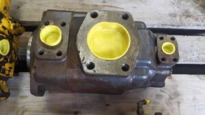 Pompa hidraulică pentru încărcător frontal volvo l180