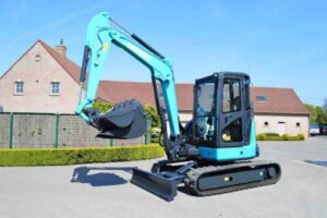 Miniexcavator airman cu braț hidraulic 1 Miniexcavator airman cu braț hidraulic