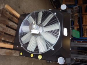 Radiator de răcire cu ventilator pentru echipamente industriale - model amg 511377000 1 Radiator de răcire cu ventilator pentru echipamente industriale – model amg 511377000