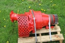 Reductor de rotire second-hand pentru excavator OK RH5 - stare excelentă, vopsit recent, montaj pe palet