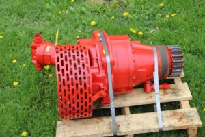 Reductor de rotire second-hand pentru excavator ok rh5 - stare excelentă, vopsit recent, montaj pe palet 1 Reductor de rotire second-hand pentru excavator ok rh5 – stare excelentă, vopsit recent, montaj pe palet