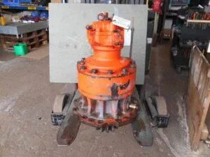 Reductor de rotire pentru excavator hitachi fh300