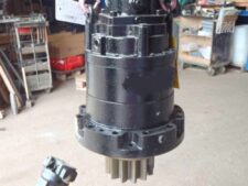 Reductor de rotire pentru excavator New Holland E195