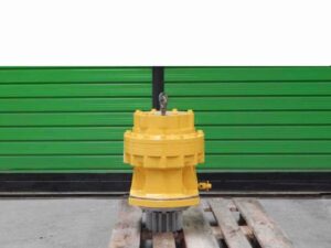 Reductor rotire excavator galben pe palet 1 Reductor rotire excavator galben pe palet