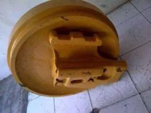 Roată de ghidaj (idler) pentru buldozer komatsu d61