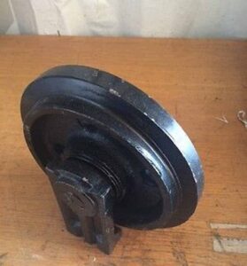 Roată de ghidaj (idler) pentru miniexcavator airman ax05/ax08/ax10/u-12 1 Roată de ghidaj (idler) pentru miniexcavator airman ax05/ax08/ax10/u-12