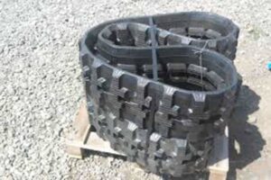 Senile de cauciuc pentru miniexcavator bobcat 328 1 Senile de cauciuc pentru miniexcavator bobcat 328