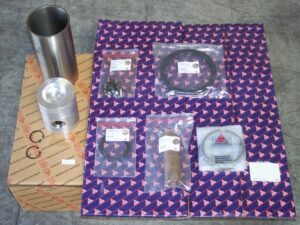 Set de reparatie motor perkins: pistoane, segmenti, cuzineti, biela, etc