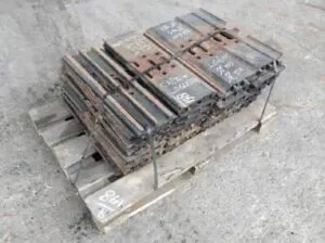 Papuci șenilă pentru excavatoare caterpillar 323/324 – stoc disponibil