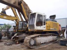Stoc Piese din Dezmembrări pentru Excavator Liebherr 954 - Imagini cu Utilaje în Depozit