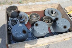 Stoc piese pentru axe, butuc, planetare, coroane și alte componente pentru utilaje 1 Stoc piese pentru axe, butuc, planetare, coroane și alte componente pentru utilaje