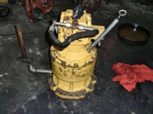 Reductor de rotire pentru caterpillar 312 – stoc disponibil