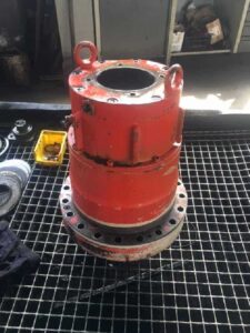 Reductor de rotire pentru excavator ok rh16, culoare roșie 1 Reductor de rotire pentru excavator ok rh16, culoare roșie