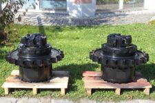Transmisie finală excavator Komatsu PC240, pe palet
