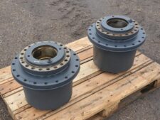Transmisie Finală Hidromotor Excavator Case CX 225 - Componente pe Palet de Lemn