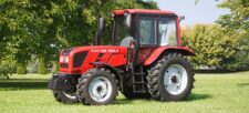 Tractor IRUM TAG 1025.3 pe fond verde