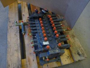 Distribuitor hidraulic pentru volvo ecr58 1 Distribuitor hidraulic pentru volvo ecr58