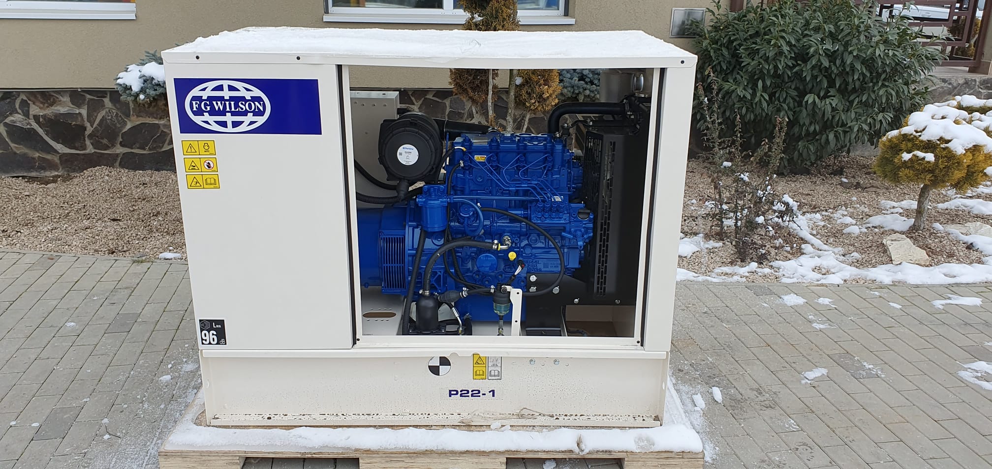 Generator FG Wilson 22 kVA cu motor Perkins, nou, cu garanție și automatizare