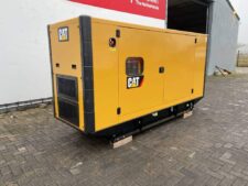 Generator de curent Caterpillar 150 kVA, motor CAT C7.1, nou, an 2022, panou de control, rezervor, automatizare