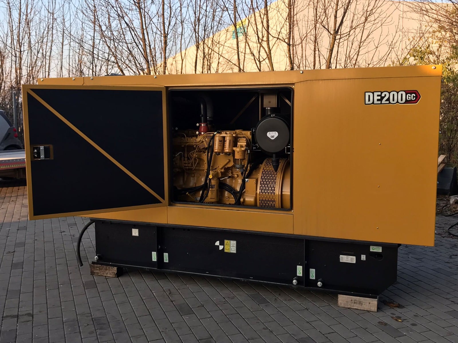 Generator Caterpillar DE200GC 200 kVA cu motor Caterpillar C7.1