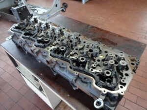Chiuloasă completă paccar mx 1695611 1 Chiuloasă completă paccar mx 1695611