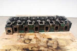 Chiulasă motor komatsu 6d125 1 Chiulasă motor komatsu 6d125