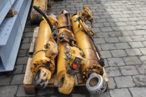 Cilindru hidraulic liebherr a922 – uzat