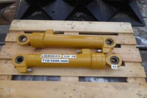 Cilindru hidraulic pentru liebherr gm 10, 710/1040 mm 1 Cilindru hidraulic pentru liebherr gm 10, 710/1040 mm
