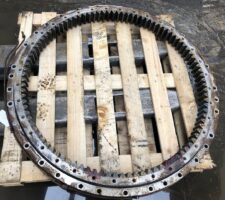 Coroană de rotire uzată pentru excavator JCB JS130