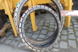Coroană de rotire liebherr a310, bj 1992, 30/30 găuri, 98 dinți, diametru exterior/interior 99cm/79cm 1 Coroană de rotire liebherr a310, bj 1992, 30/30 găuri, 98 dinți, diametru exterior/interior 99cm/79cm