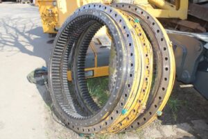 Coroană de rotire pentru excavator caterpillar 385b
