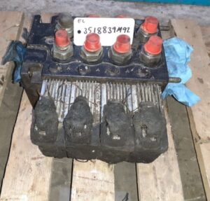 Distribuitor hidraulic pentru buldoexcavator case 595 sle 1 Distribuitor hidraulic pentru buldoexcavator case 595 sle