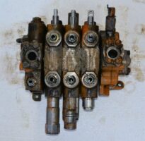 Distribuitor Hidraulic pentru Utilaj Case 595