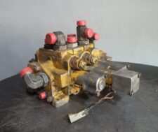 Distribuitor hidraulic pentru utilaj Caterpillar model 428/438