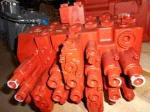 Distribuitor hidraulic pentru excavator hitachi zx320-11