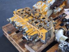 Distribuitor hidraulic second-hand pentru excavator Liebherr R912