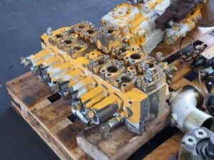 Distribuitor hidraulic second-hand pentru excavator liebherr r912