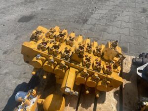 Distribuitor hidraulic pentru excavator liebherr (modele: r900, r902, r904, r912, r914, r921, r924, r926, r934, r946, r954, etc. ) 1 Distribuitor hidraulic pentru excavator liebherr (modele: r900, r902, r904, r912, r914, r921, r924, r926, r934, r946, r954, etc. )