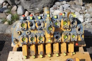 Distribuitor hidraulic pentru excavator komatsu pw95 1 Distribuitor hidraulic pentru excavator komatsu pw95