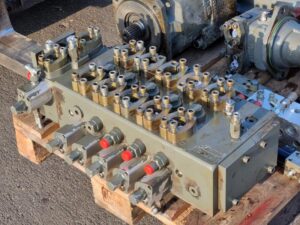 Distribuitor hidraulic pentru liebherr a904c 1 Distribuitor hidraulic pentru liebherr a904c