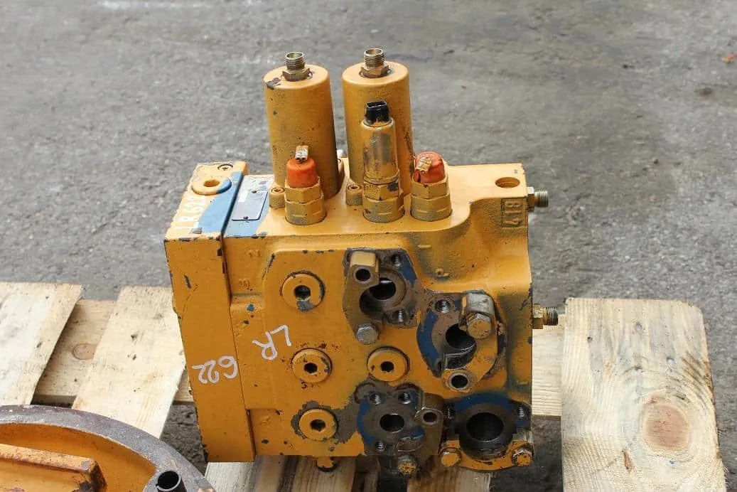 Distribuitor hidraulic buldozer Liebherr LR 622