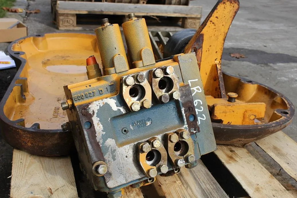 Distribuitor hidraulic buldozer Liebherr LR 622