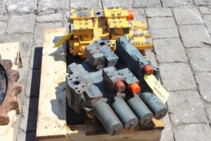 Distribuitor hidraulic pentru bobcat t320 1 Distribuitor hidraulic pentru bobcat t320