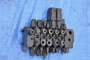 Distribuitor hidraulic pentru miniexcavator 1 Distribuitor hidraulic pentru miniexcavator