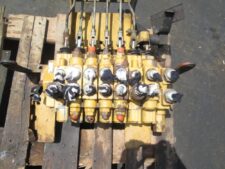Distribuitor hidraulic spate pentru utilaj Caterpillar 428C