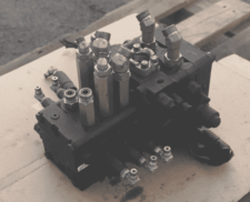 Distribuitor Hidraulic pentru Komatsu D65EX-15