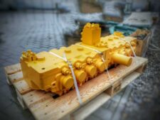 Distribuitor hidraulic pentru Liebherr R974
