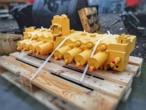 Distribuitor hidraulic pentru excavator liebherr r914c - nou 1 Distribuitor hidraulic pentru excavator liebherr r914c – nou