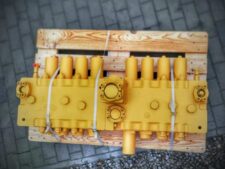 Distribuitor hidraulic pentru miniexcavator Bobcat 320 - 12 secțiuni