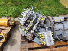Distribuitor hidraulic pentru Hitachi ZX 210